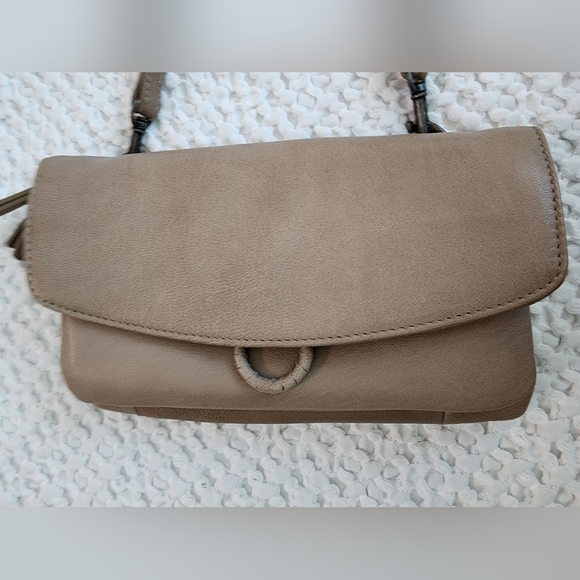 Lucky Brand Leather Crossbody with built-in wallet - Picture 2 of 9